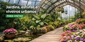 Caminho de madeira em estufa urbana com flores tropicais e arranha-céus ao fundo, 2026