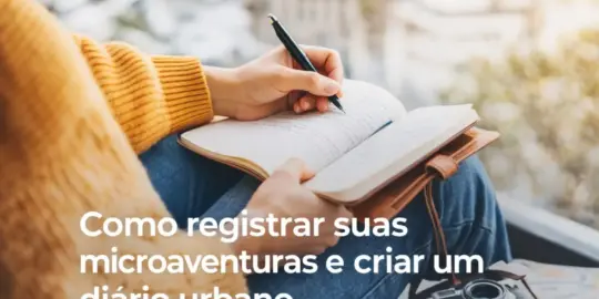 Pessoa registrando experiências em diário urbano com clima introspectivo